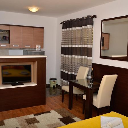 Apartments Leo Τρέμπινιε Δωμάτιο φωτογραφία