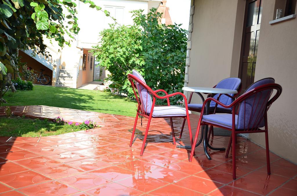 Apartments Leo Τρέμπινιε Δωμάτιο φωτογραφία